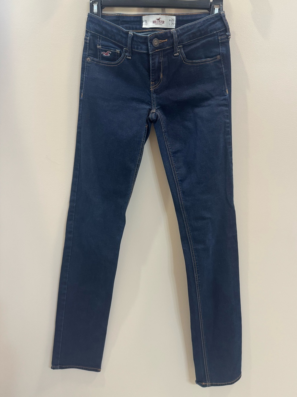 EUC Hollister juniors women’s Dark Navy Skinny Jeans, size 3L, 26 x 35